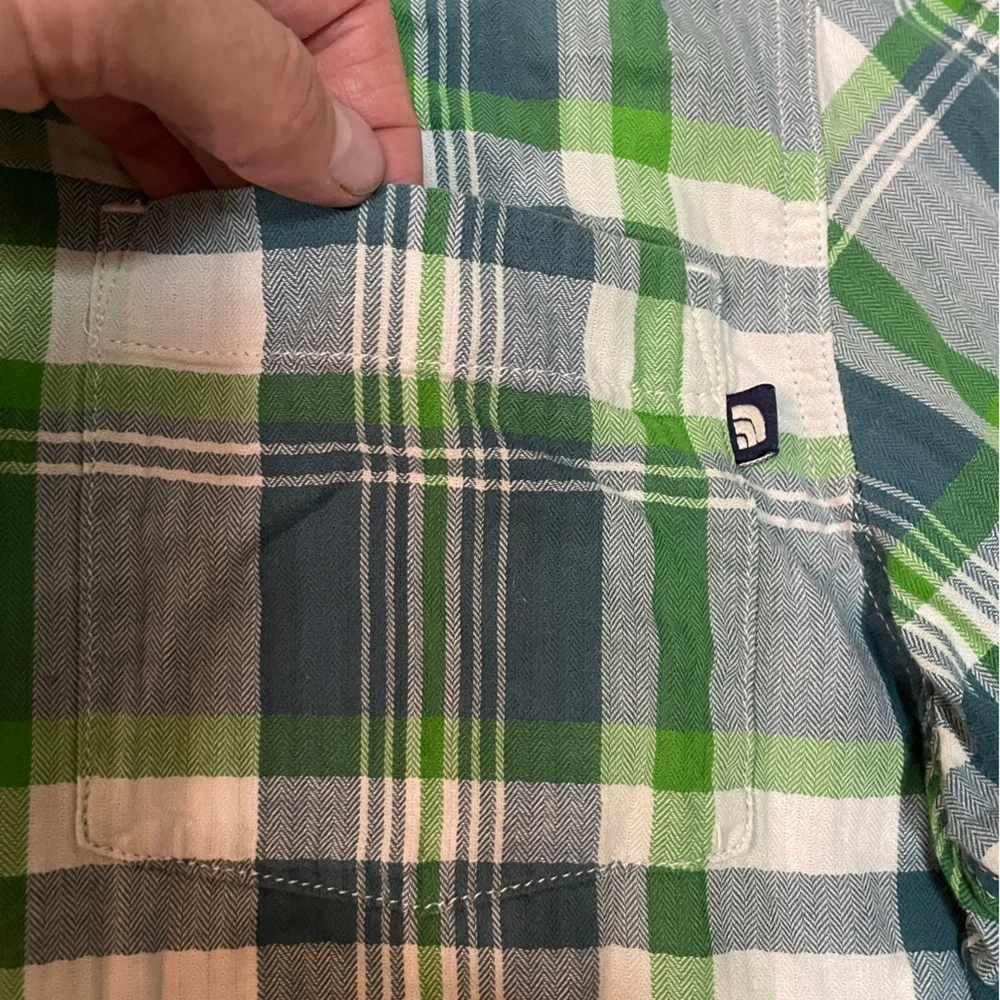 The North Face Green and White‎ Plaid Button Down Shirt size Medium